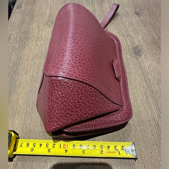 Marc By Marc Jacobs clutch in burgundy, LIKE NEW - Picture 7 of 7